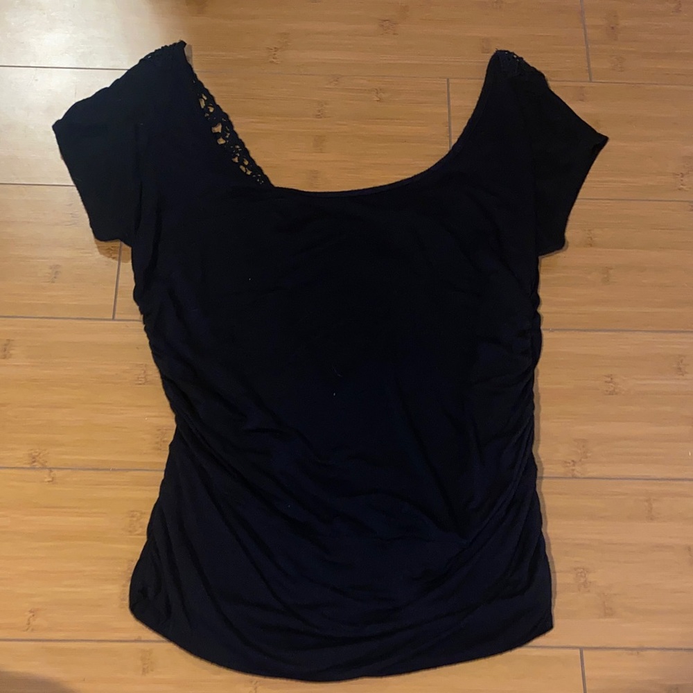 Black shirt with crochet

💙 bundle eligible